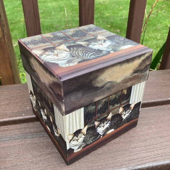 Vintage Cats on a Rainy Day Keepsake Storage Box Decor Gift Bob’s Boxes 6”x6”x6” - Picture 8 of 13
